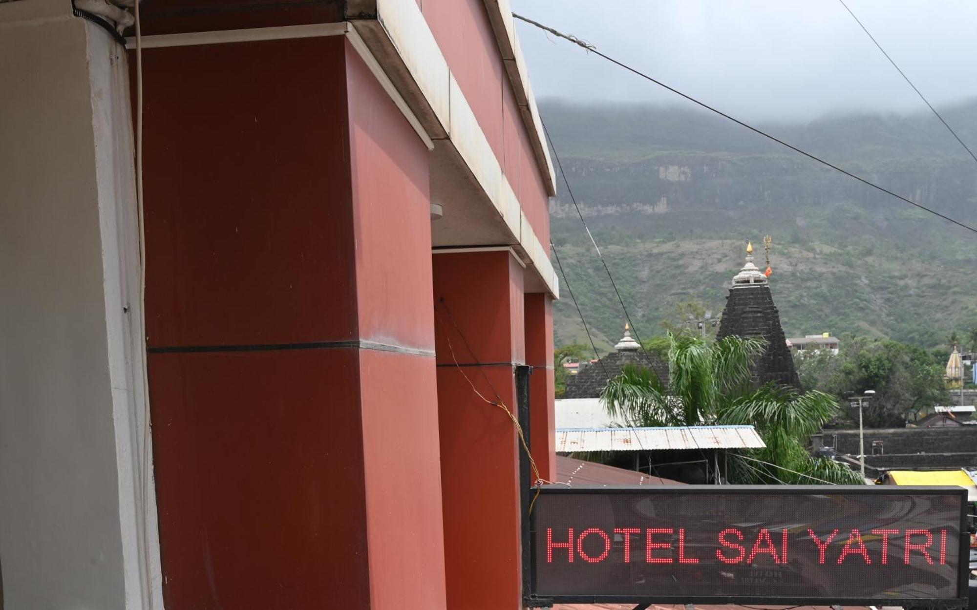 Hotel Sai Yatri 트림박 외부 사진